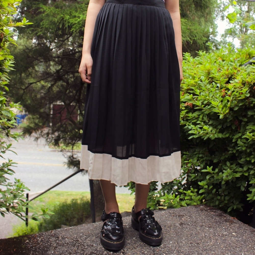 Vintage Pleated Black and White Skirt